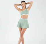 Conjunto Top lateral e Short Saia Verde Tiffany com faixa branca de Poliamida