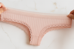 Kit 05 Calcinhas de Algodão Canelado com Renda Liana– Frete Grátis + Brinde