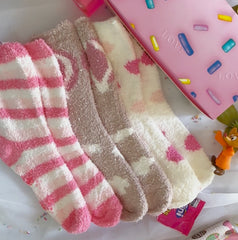 Combo 03 Meias Lã Candy Socks 💕 - Meias Felpudas em Embalagem Especial
